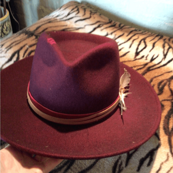 NEW ! Rare Wyeth maroon feather rancher main image 2